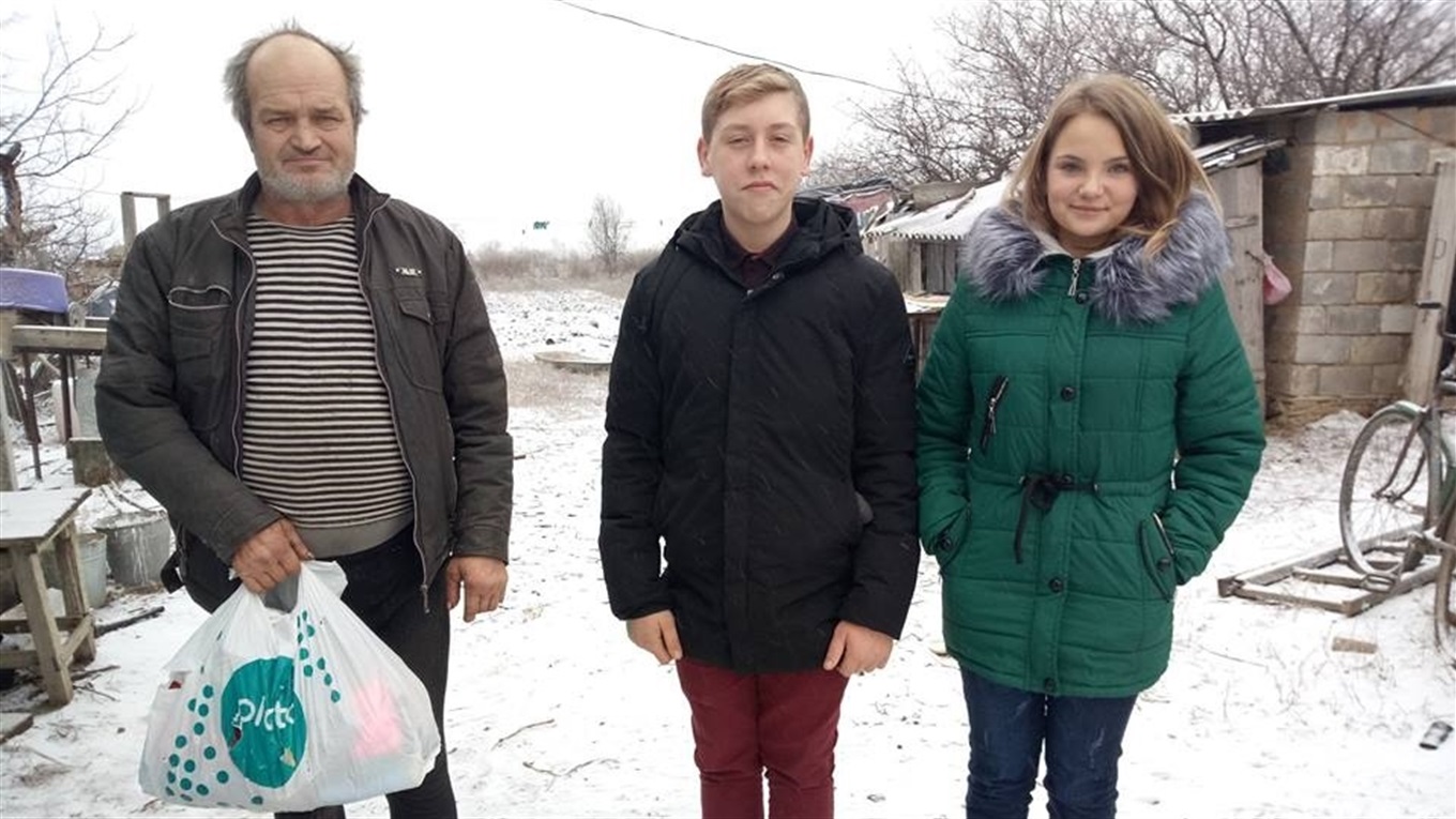 Що дарували учні однієї з шкіл Волноваського району місцевим мешканцям