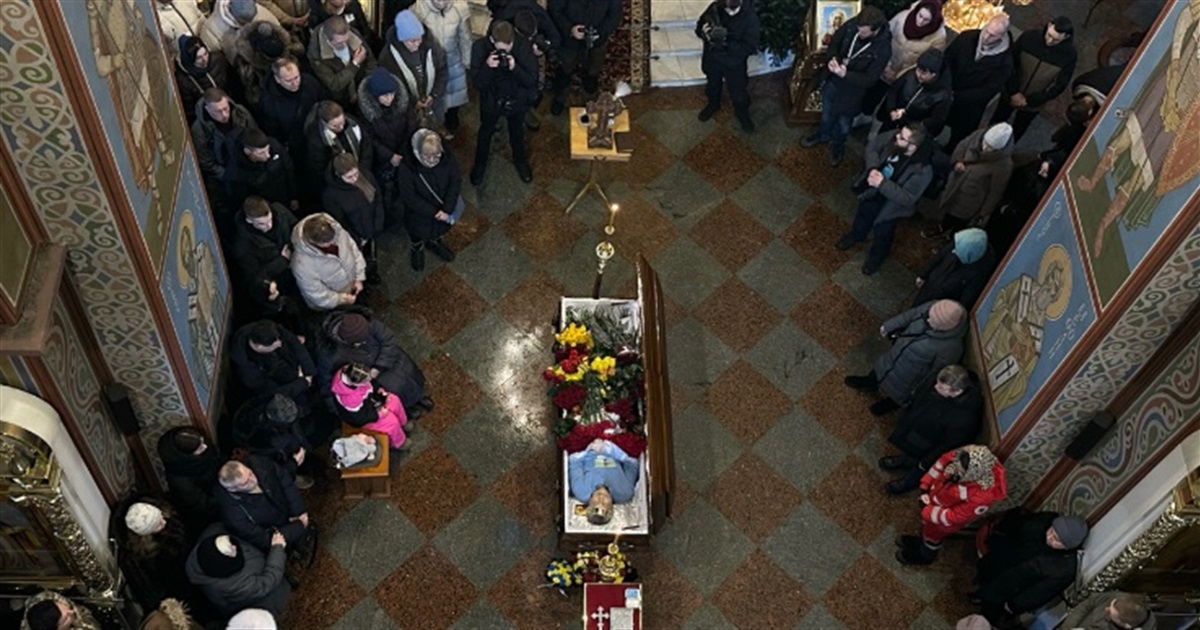 Був душею команди: у Києві попрощалися з медиком із Каховки