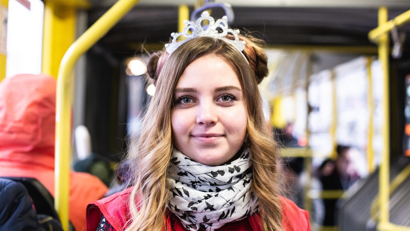Самым позитивным киевским кондуктором признали 18-летнюю Валерию Пикулину из Бахмута 