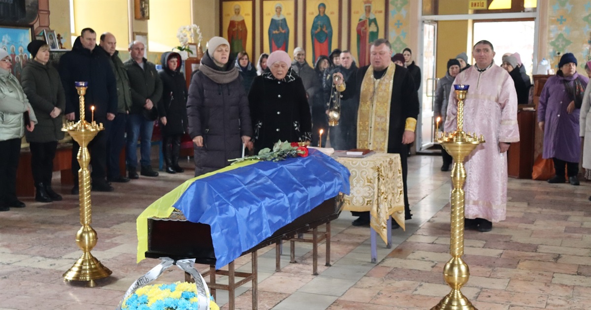 На щиті: у Петропавлівці провели в останній шлях захисника України Руслана Зикова (ВІДЕО)
