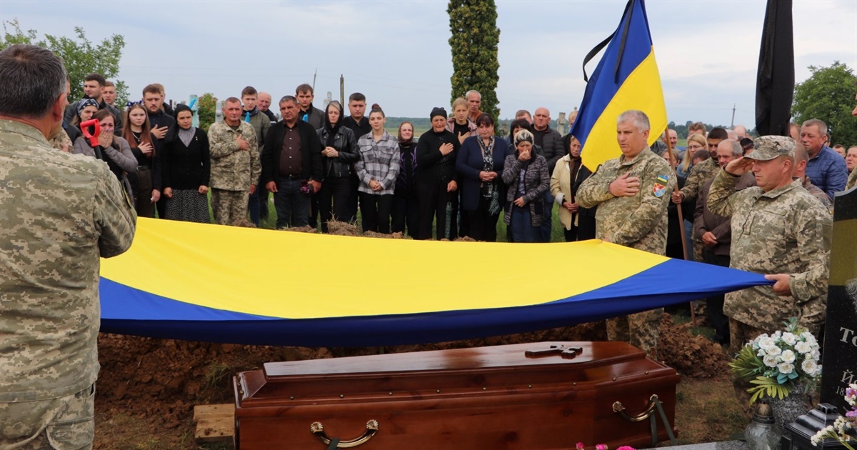 На Чортківщині провели в останню дорогу загиблого офіцера Володимира Торогоя