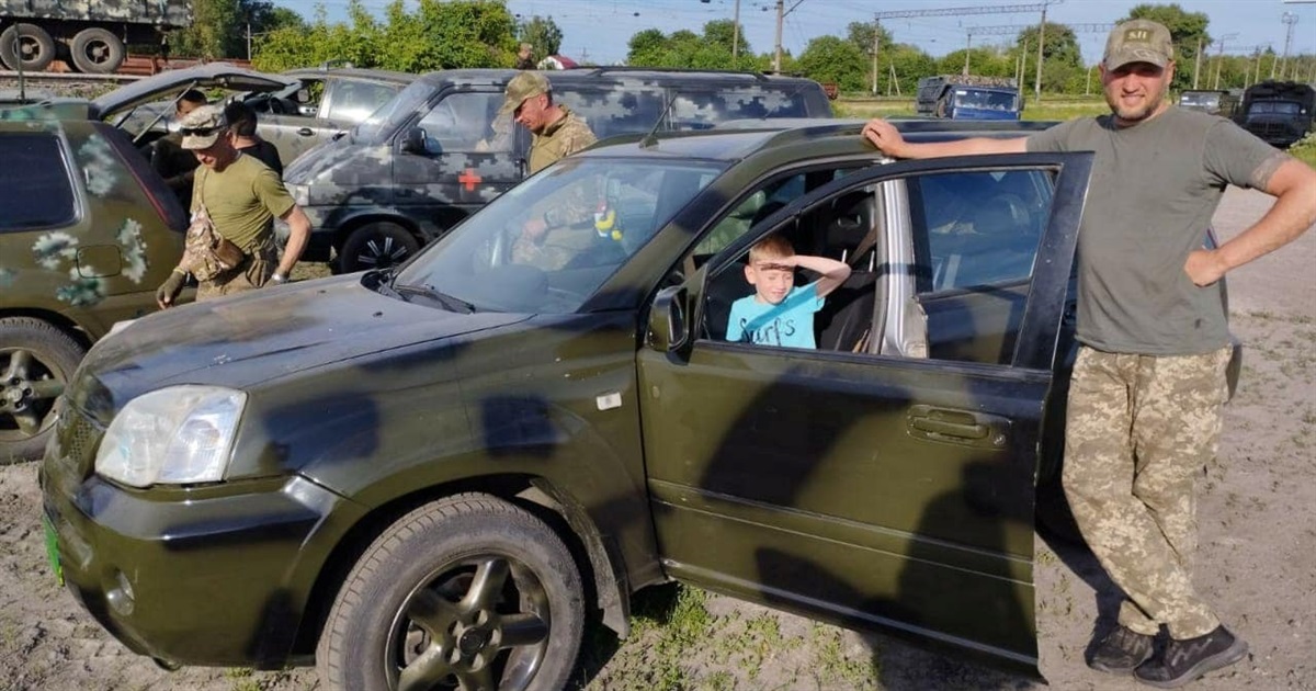 Позашляховик для ЗСУ: політкиня з Переяслава передала авто на фронт воїнам-землякам