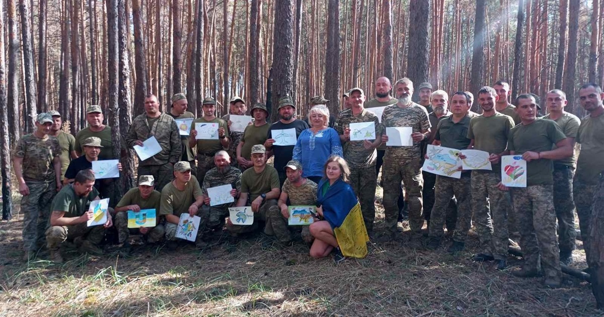 Подякувати Захисникам від усієї Студениківської громади до них на передову поїхала Зоя Тимченко