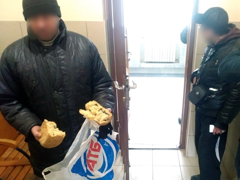 Мешканець Покровська переносив нелегальні набої у буханці хліба