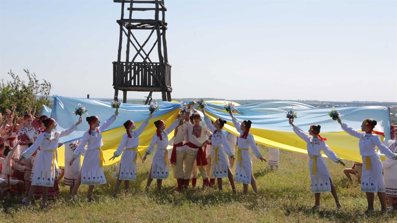 Як на Луганщині відзначили 83-й день народження області у Кремінній і Сватовому: фото і відео