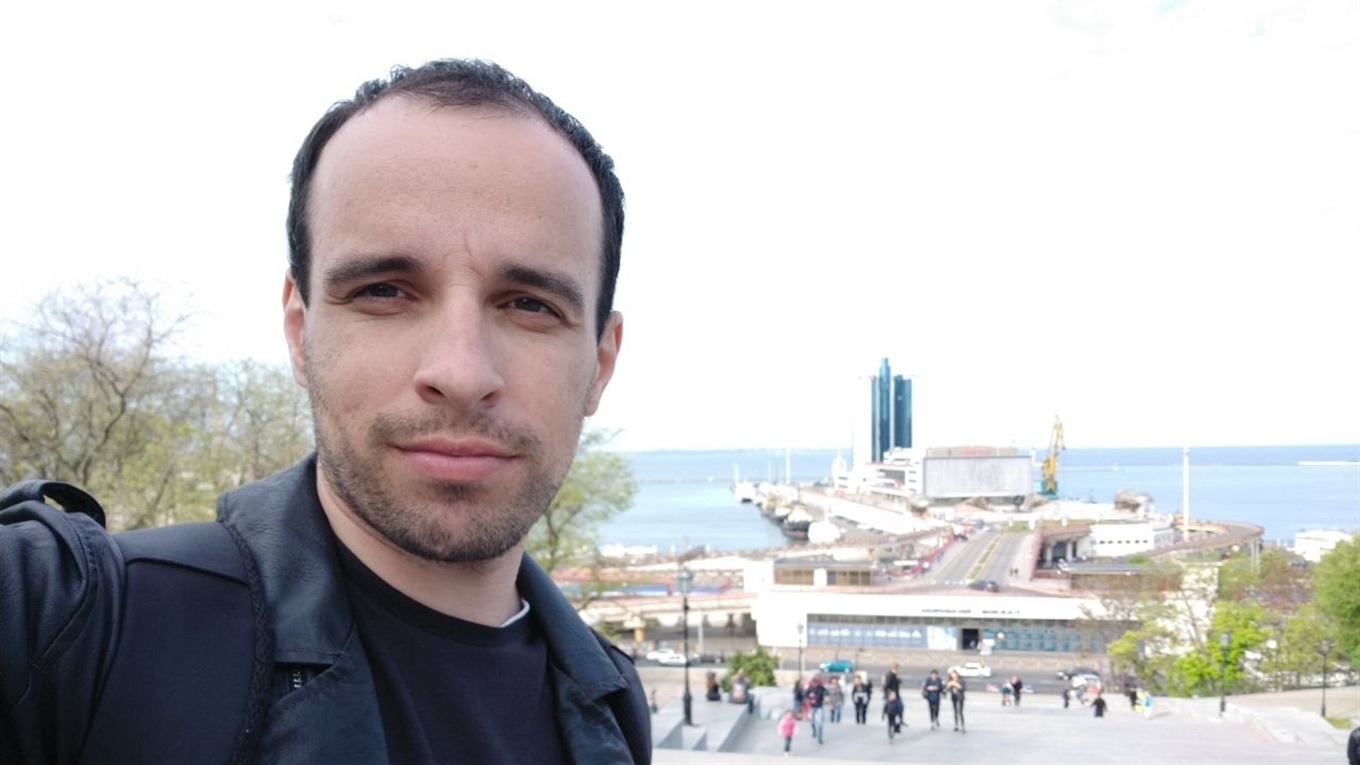 Олег Михайличенко из Рубежного ведет YouTube-канал «Велолайф» и ездил в Луганск на велосипеде