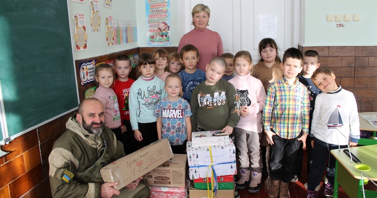 Діти Переяславщини підтримують бійців і приготували їм святкові гостинці-подарунки