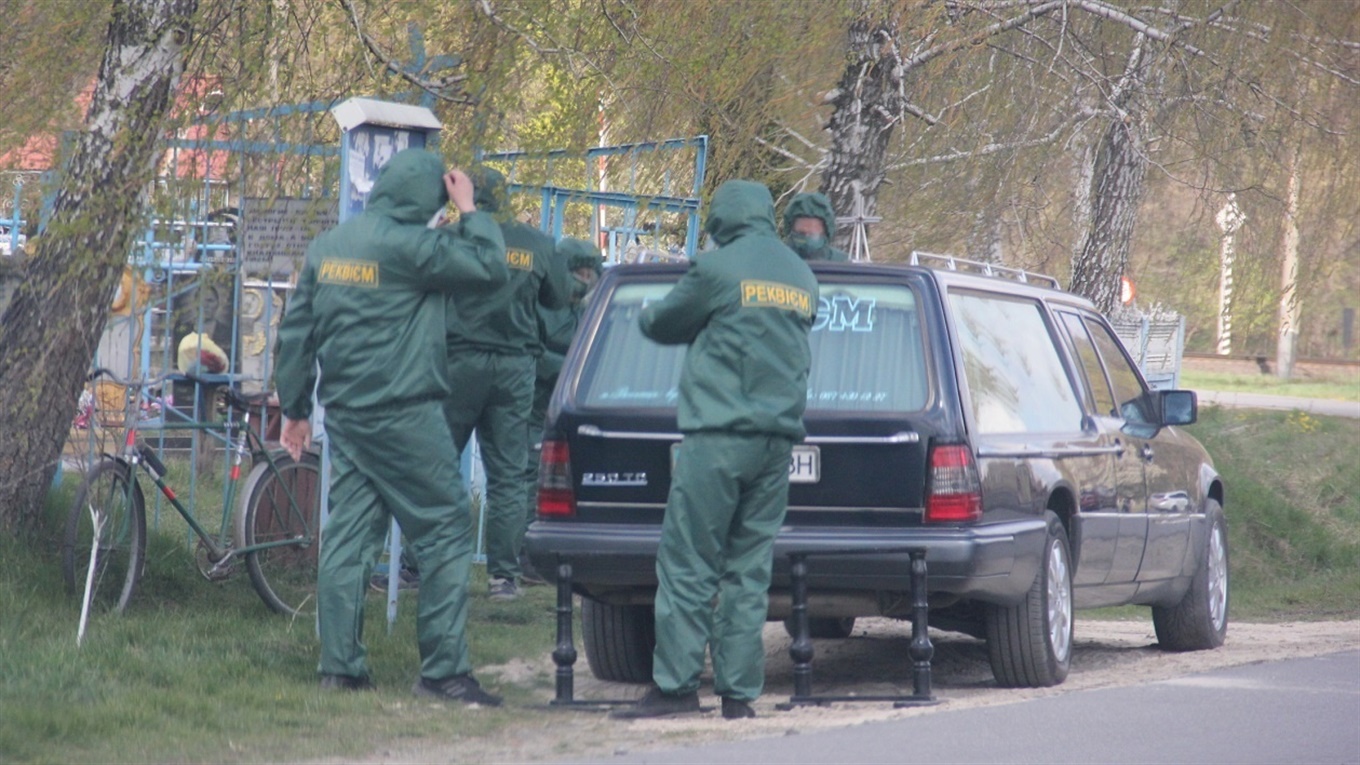У Сальнику поховали жінку, яка померла від коронавірусу