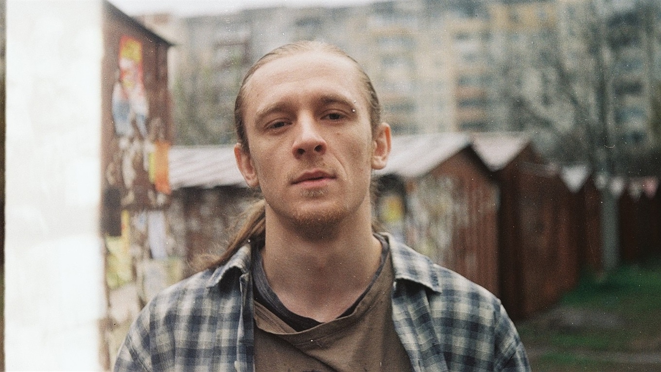 Олекс Рунда: «Поринаю у свій внутрішній світлий / темний світ, повний абсурду»