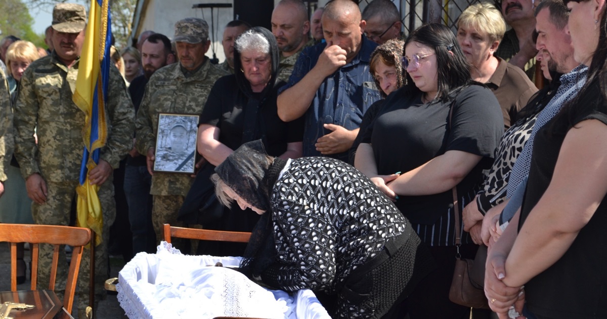 Наймолодшого сина схоронила мати – воїна чортків’янина Островського Ігоря
