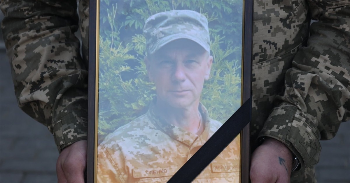 Смілянська громада прощалася із захисником, воїном Ігорем Сіленком