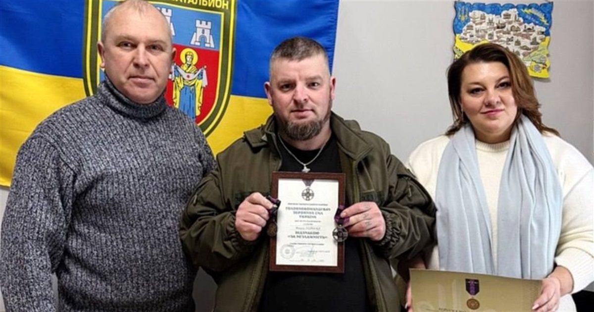 Звільненого з полону воїна з Чортківщини нагороджено військовими відзнаками