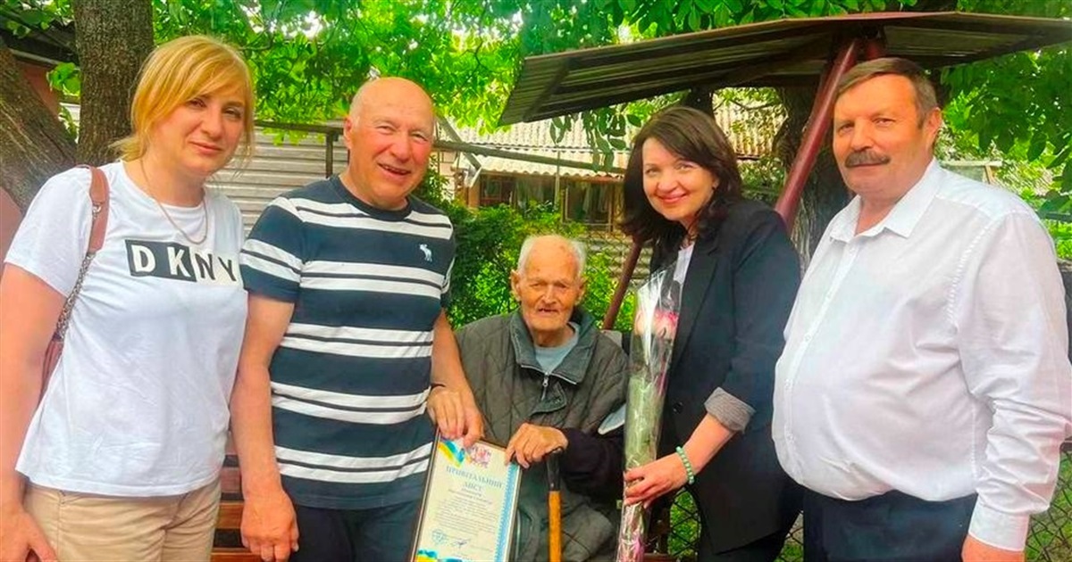У Звягелі привітали жителів громади, які відсвяткували 100-річний ювілей та новонароджену дівчинку