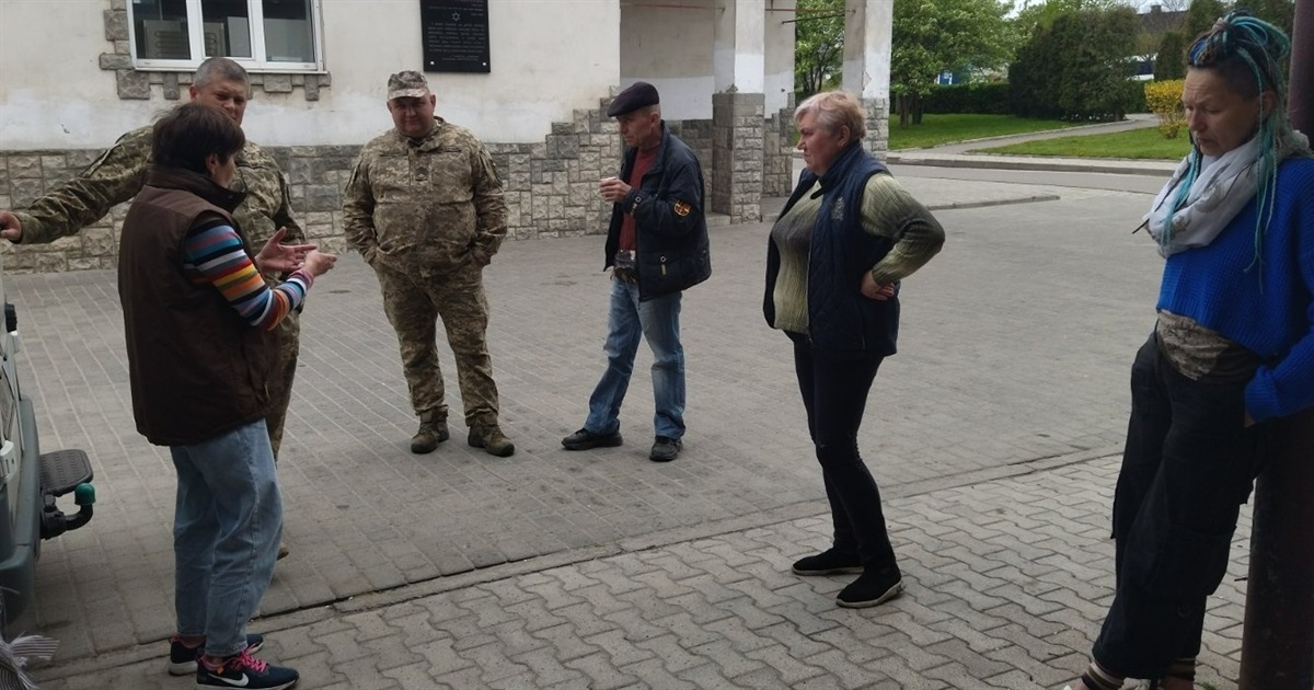 Інтернату в Покровську і військовим ЗСУ - волонтери Володимирця повезли гумвантаж у прифронтову зону