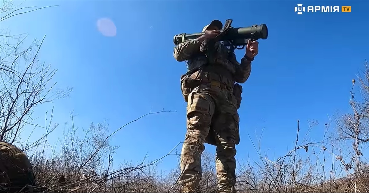 У ворогів земля під ногами палає — працюють вогнеметники "тридцятки"