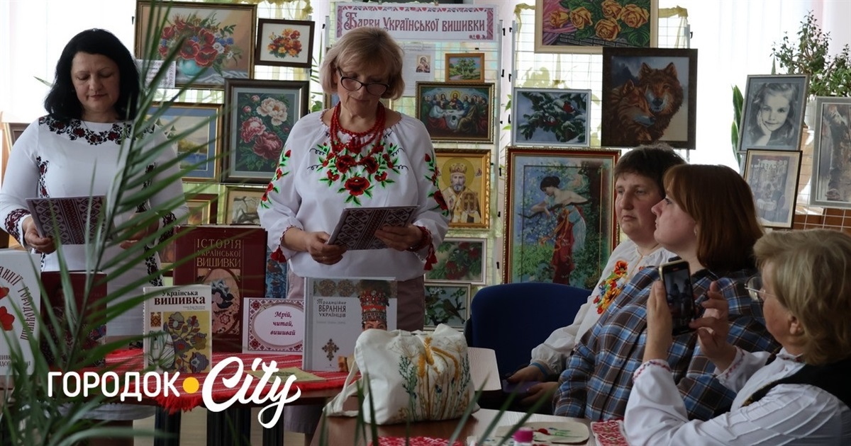 «Для мене вишивка — це антистрес». У Городку майстрині зібралися на гостину