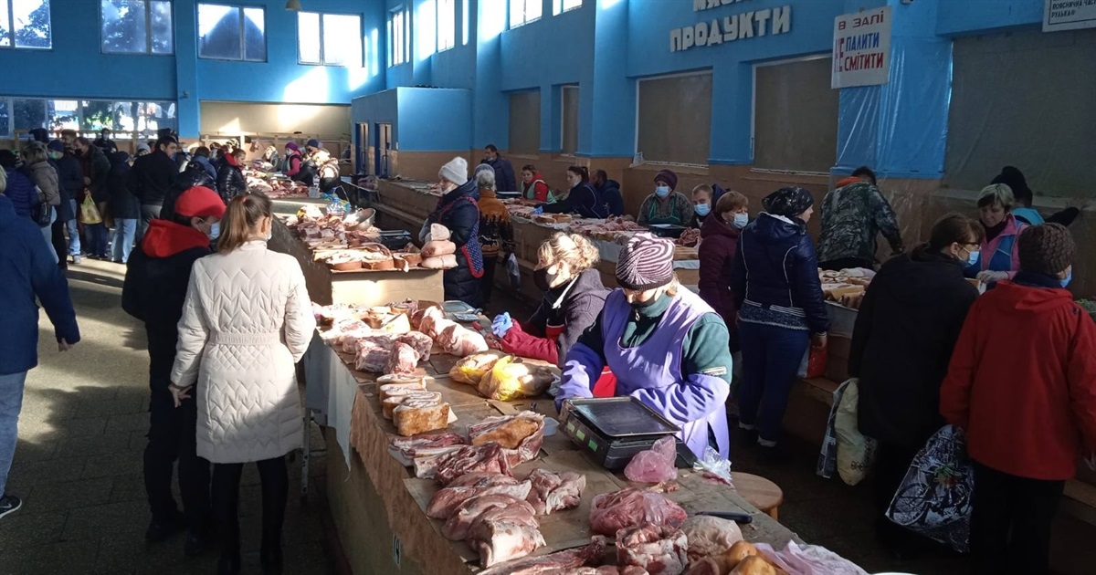 Сало і далі б’є цінові рекорди. Репортаж з базару