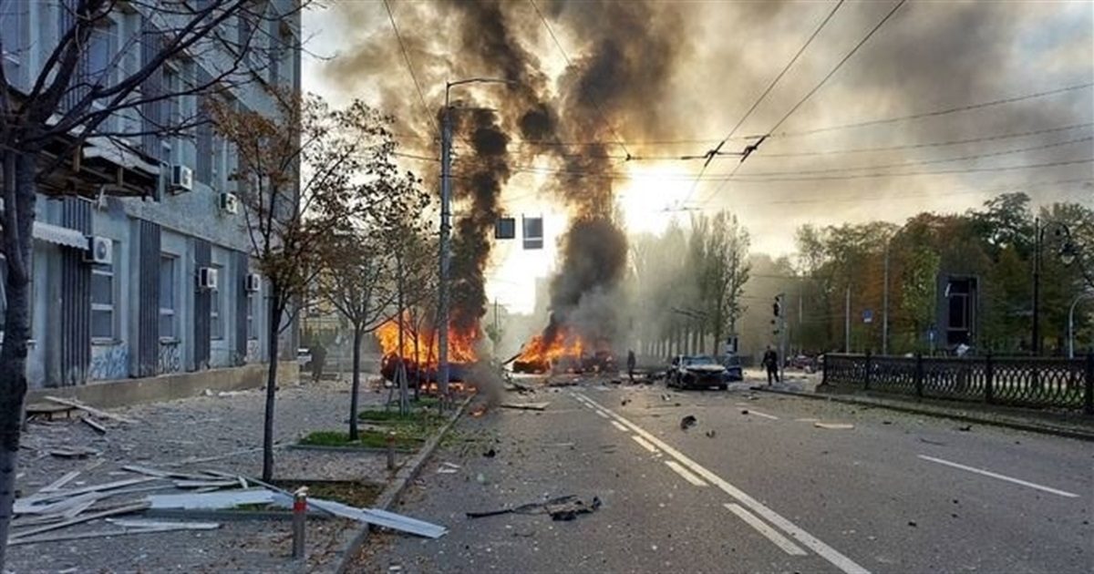 Потужні вибухи пролунали у Житомирі, Києві, Хмельницькому та інших містах