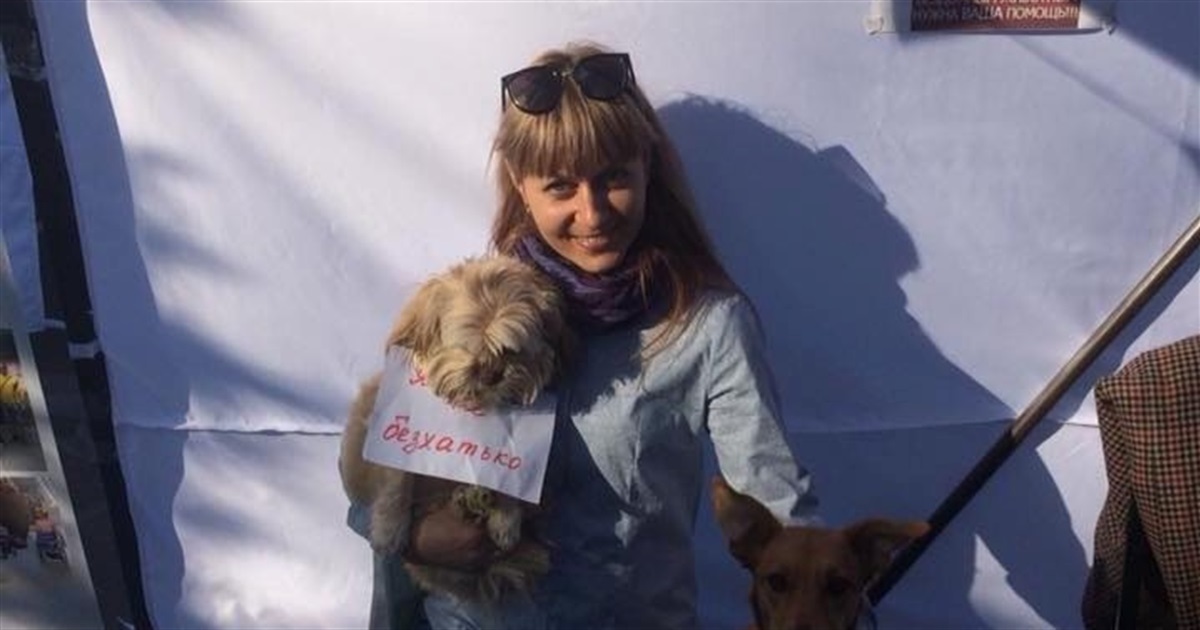 Елеонора Крутова евакуювала тварин з Авдіївки. Зоозахисниця досі рятує хвостиків у місті під вогнем