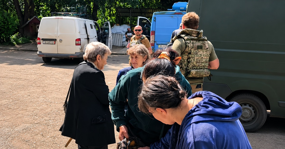 Люди повертаються у Дружківку, а волонтери знову ризикують життям. Як проходить евакуація