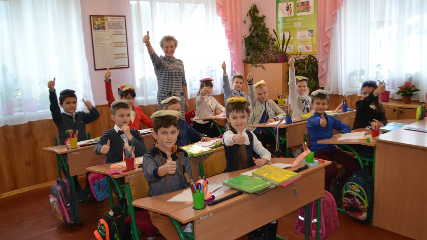  У звичайній сільській школі на Кременеччині дітей навчають за сучасною методикою 