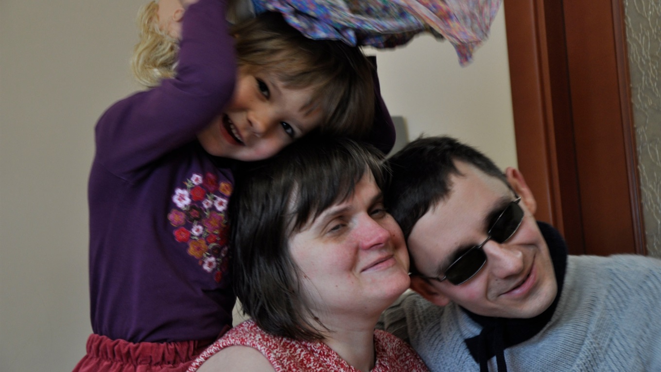 Ніколи не бачили один одного. Як двоє незрячих стали однією сім’єю і народили доньку-красуню