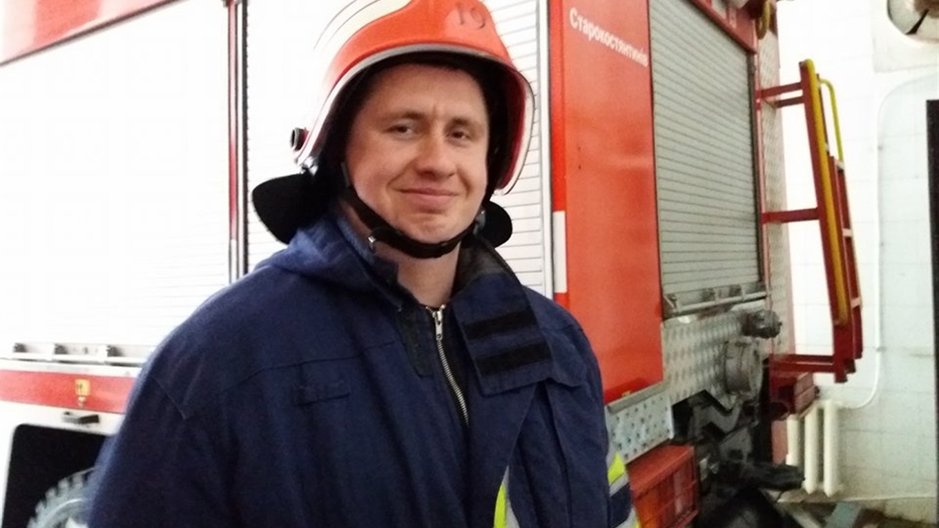 «Найстрашніше заходити у задимлені підвали». Пожежник розповів про свою роботу
