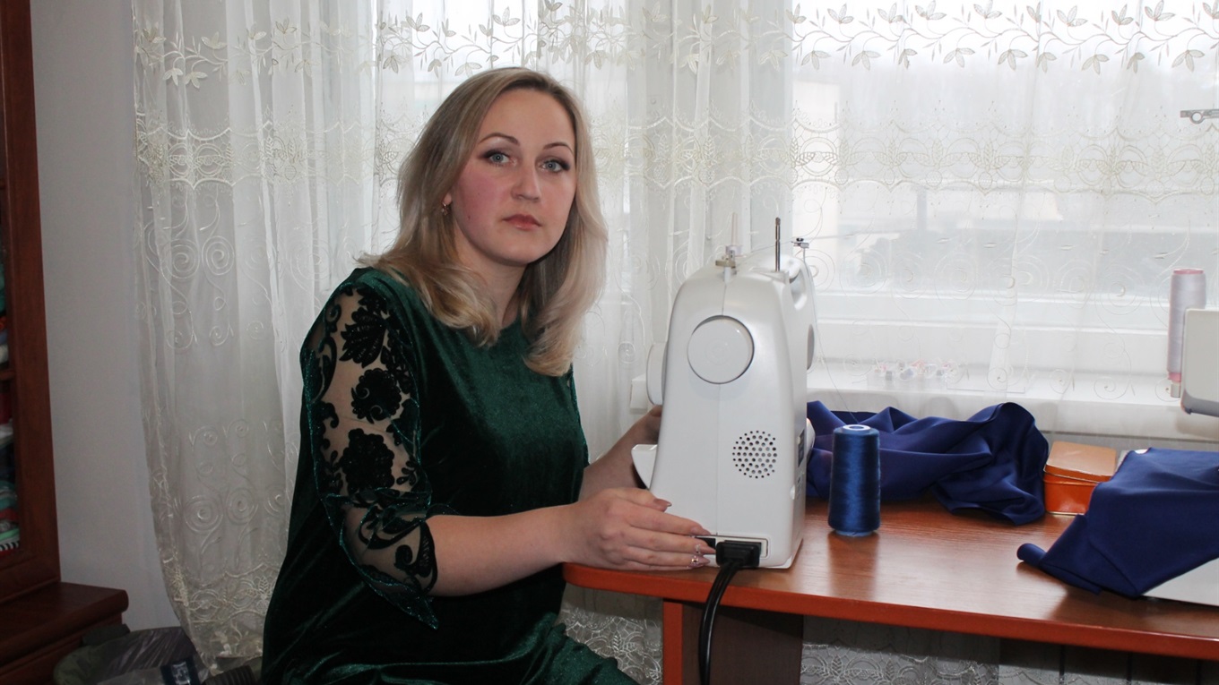 Все почалося з бабусиної книжки крою та шиття, а тепер Ірина шиє колекції для конкурсів краси