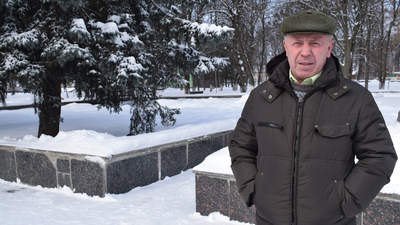 Мріє стати власником найбільшої колекції значків. Історія новоградського колекціонера 