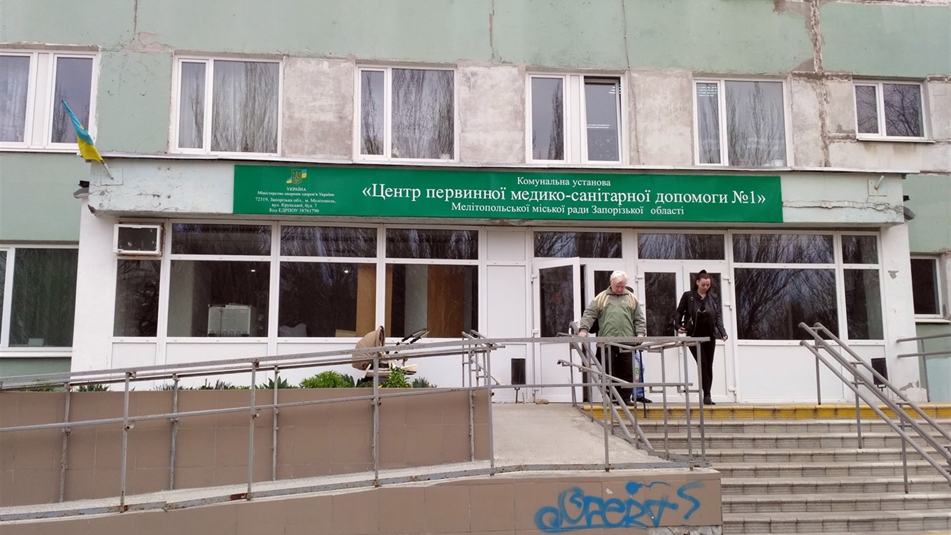 Час в коридоре и 10 минут в кабинете ради договора с врачом – как это происходит в Мелитополе