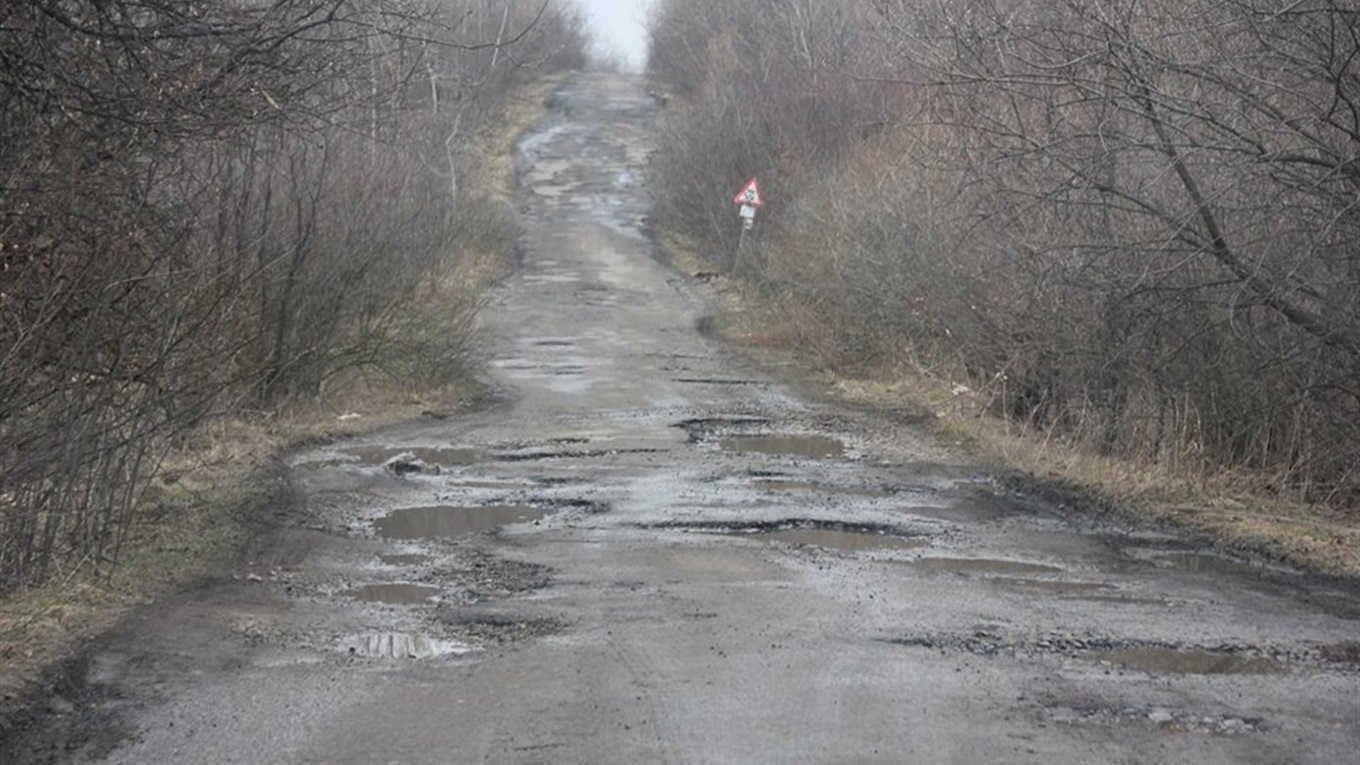 Люди вимагають від обласної влади відремонтувати дорогу «Зелений Яр — Красне»  