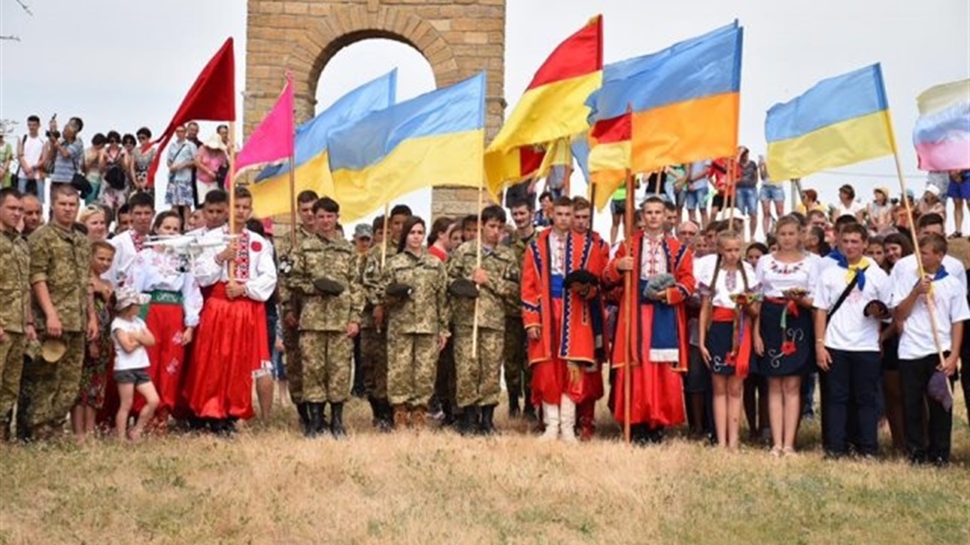 Туристичний сезон на Херсонщині відкриють гелікоптери, винищувачі та десантники
