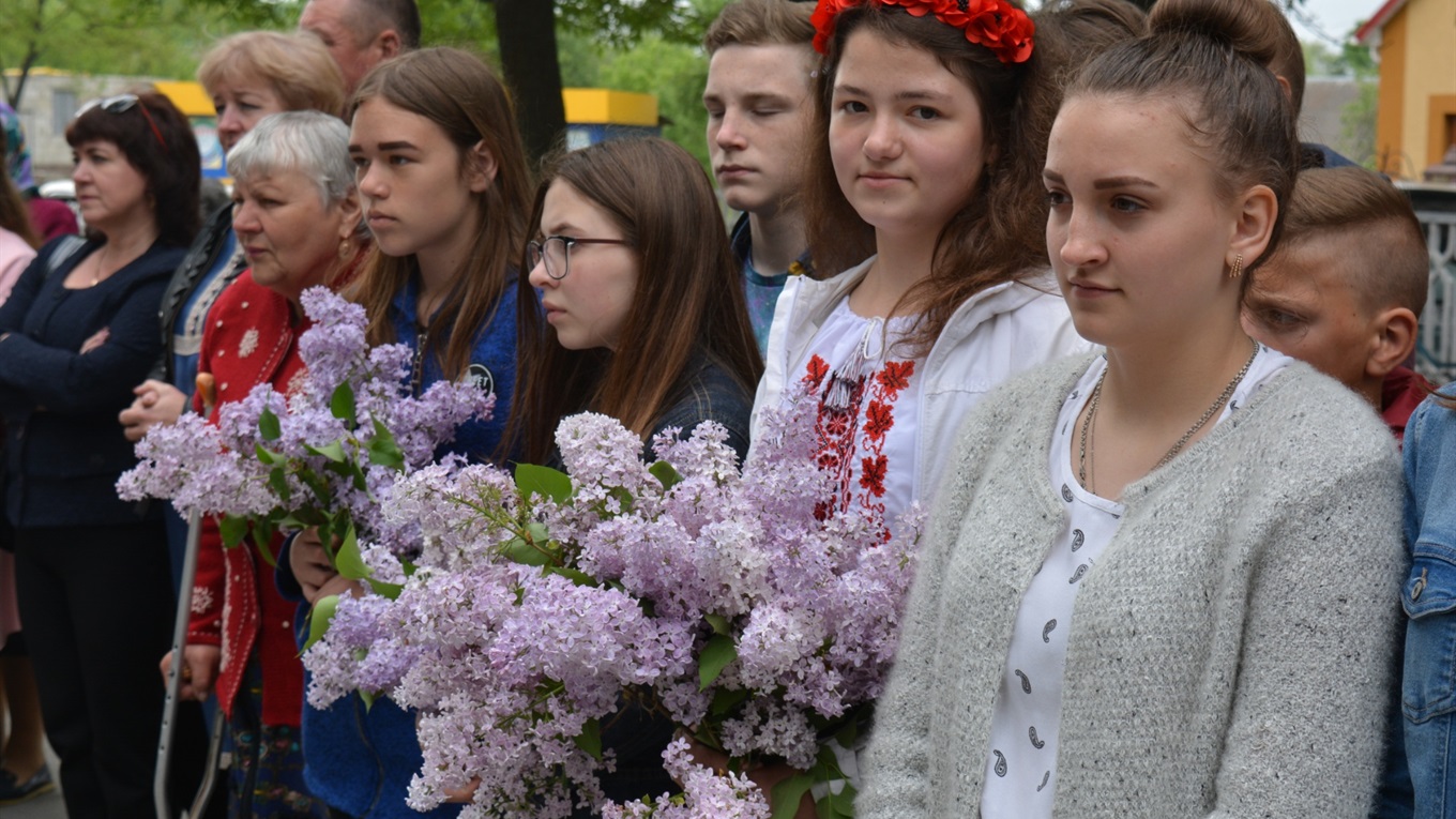 У Яруні відкрили меморіальну дошку заслуженим лікарям