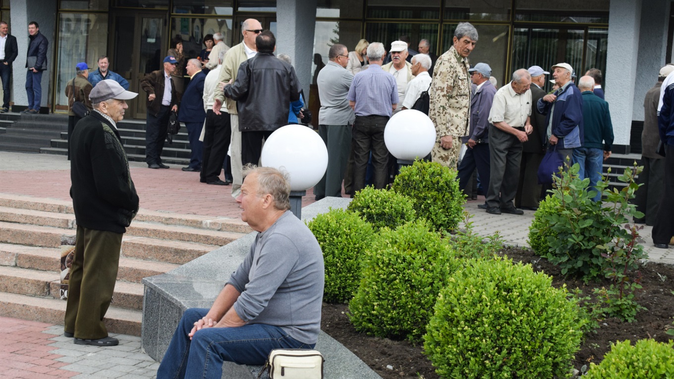 Військові пенсіонери Новограда знову мітингували під Будинком рад