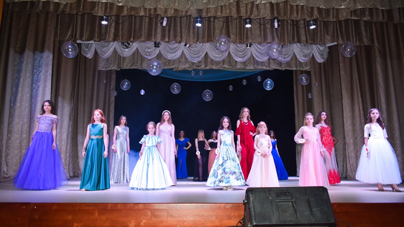 У Новограді обрали королев краси
