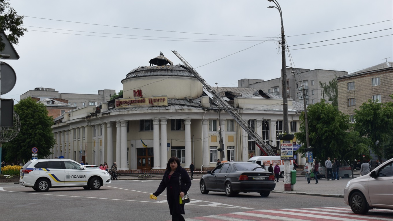 Пожежа в Молодіжному центрі розпочалась із літньої прибудови