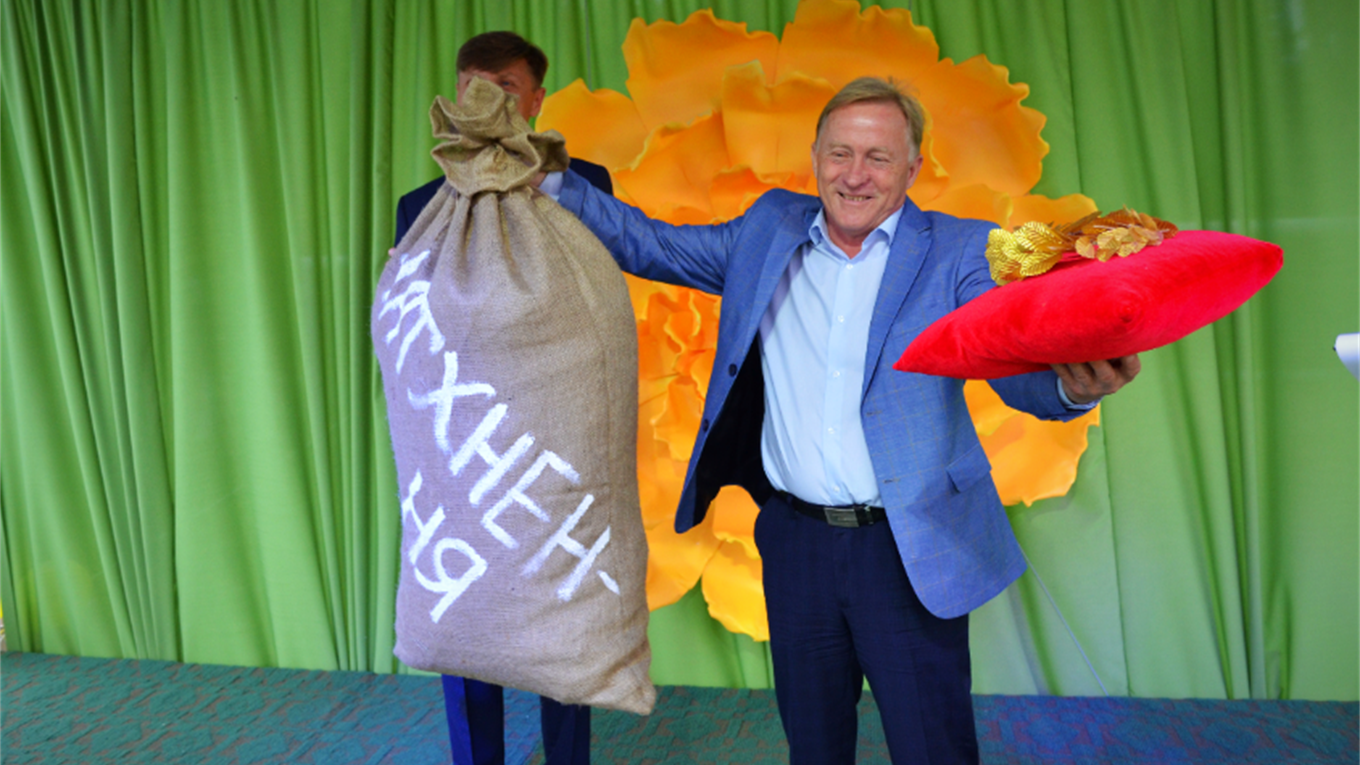 Хто в Повстанському отримав титул Super-люди, та чому міському голові подарували мішок натхнення 