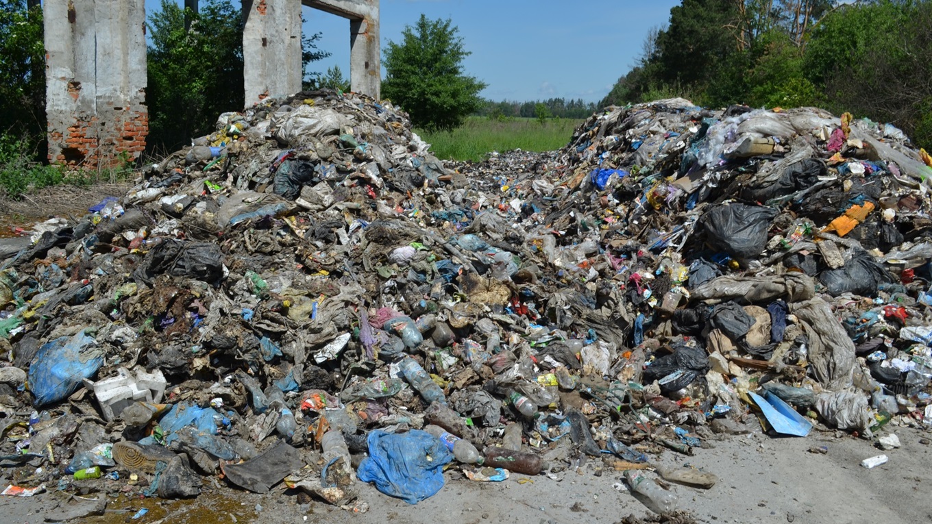 У Барвинівці знову викинули сміття