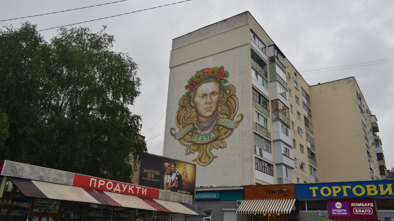 Під дощем і з піснями: в Новограді відкрили перший мурал