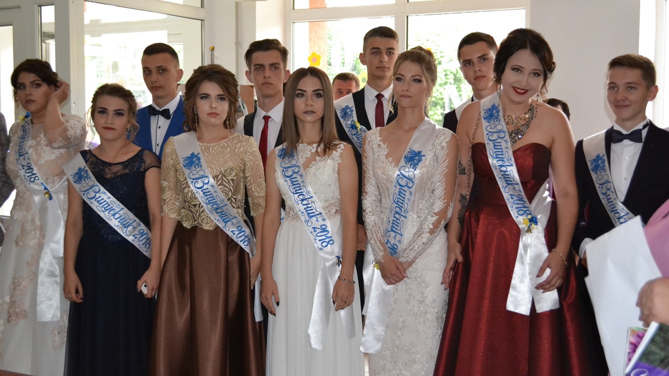 Випускний-2018: як прощалися зі школою старокостянтинівські школярі. Фоторепортаж 