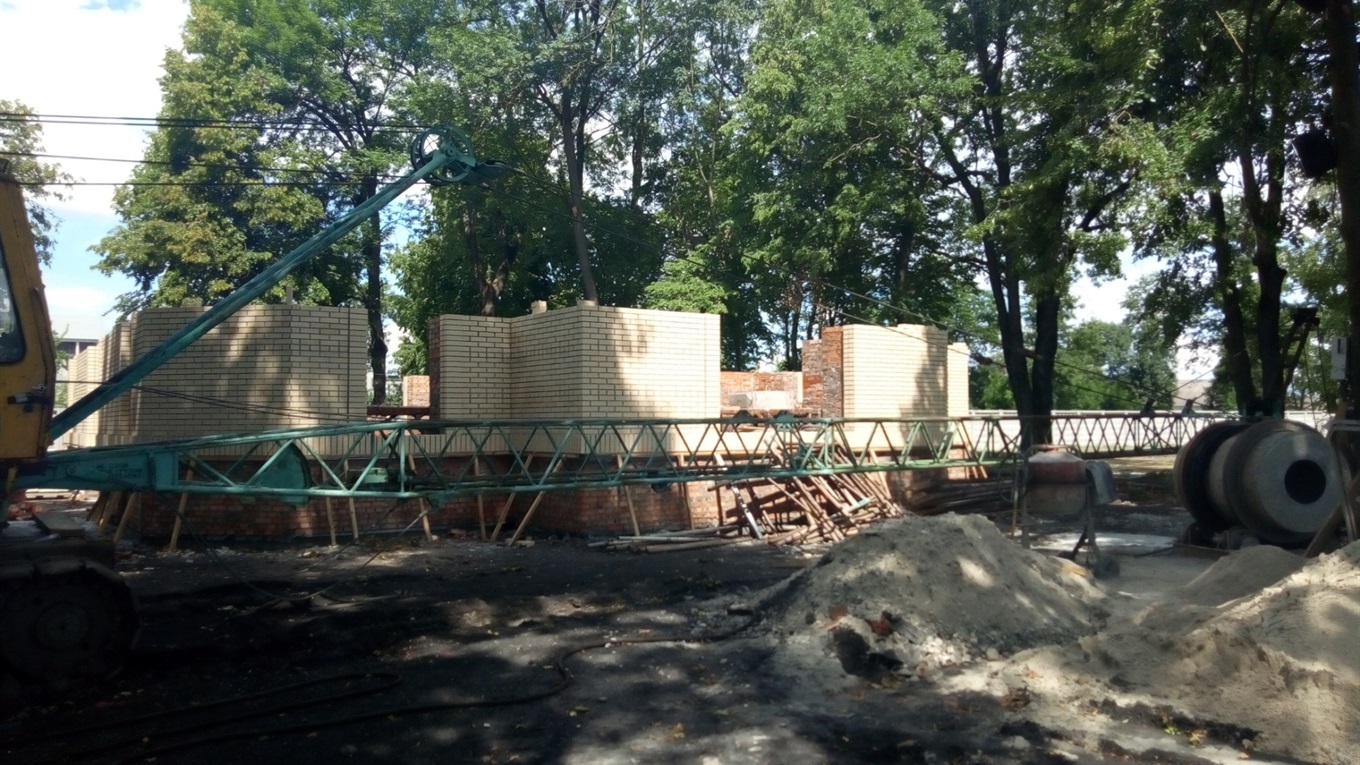 Як проходить будівництво храму на цукровому заводі