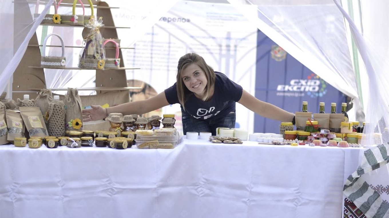 Продукцію зі сватівської пасіки купують навіть для подарунків в Індію