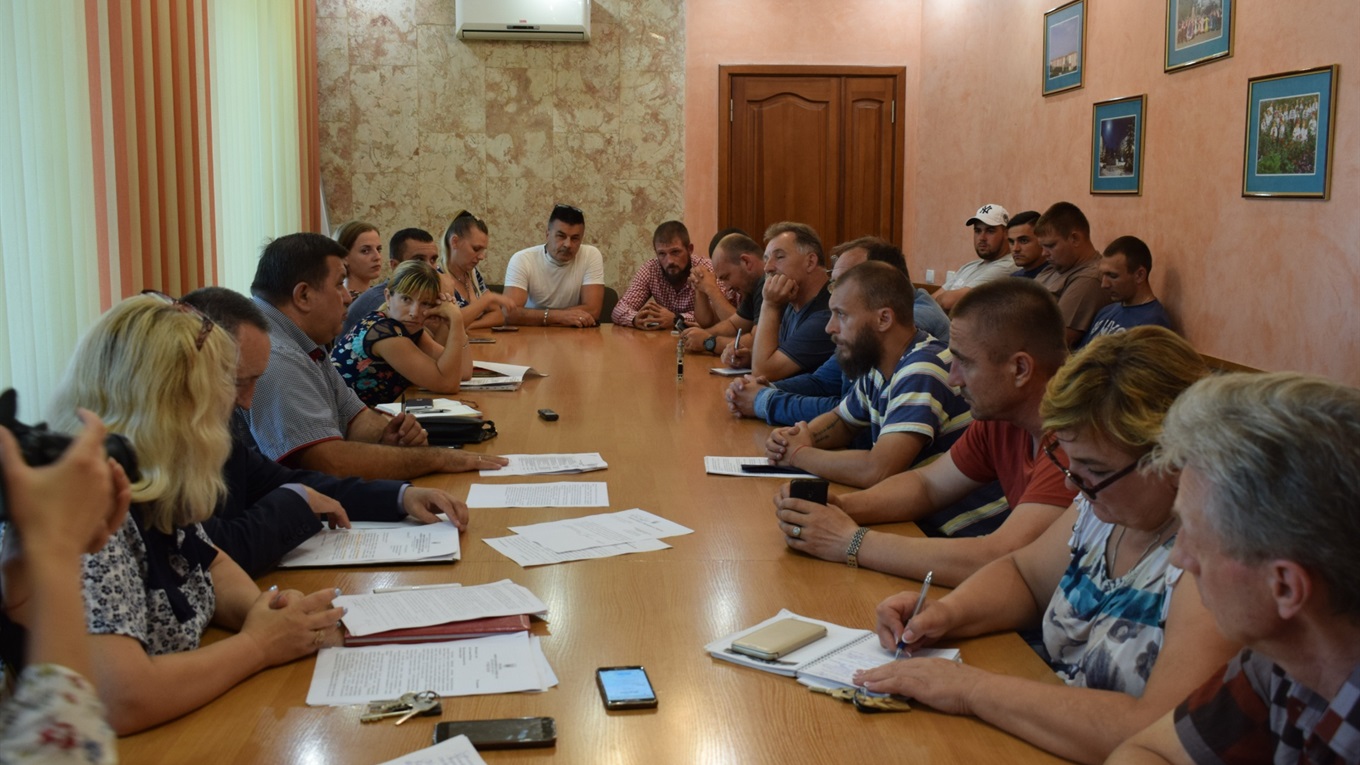Листів і відписок більше не прийматимуть: через забруднення Случі активісти знов перекриють Київ-Чоп