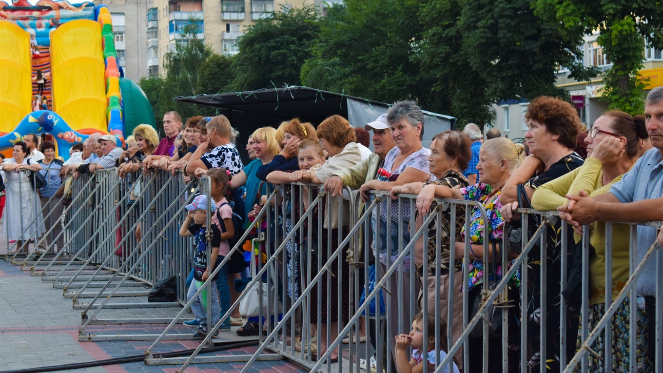 Кіно під відкритим небом і концерт: програма третього дня "Лесиних джерел"