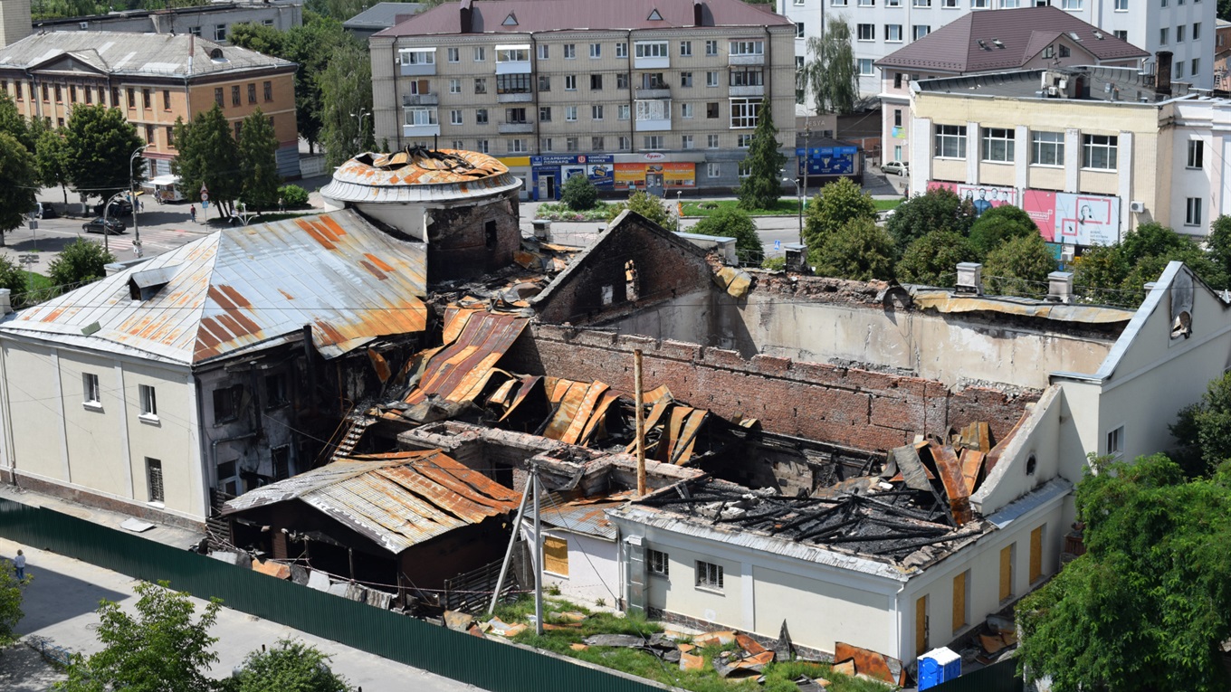 Реконструкція Молодіжного центру відкладається: поліція проведе ще одну експертизу