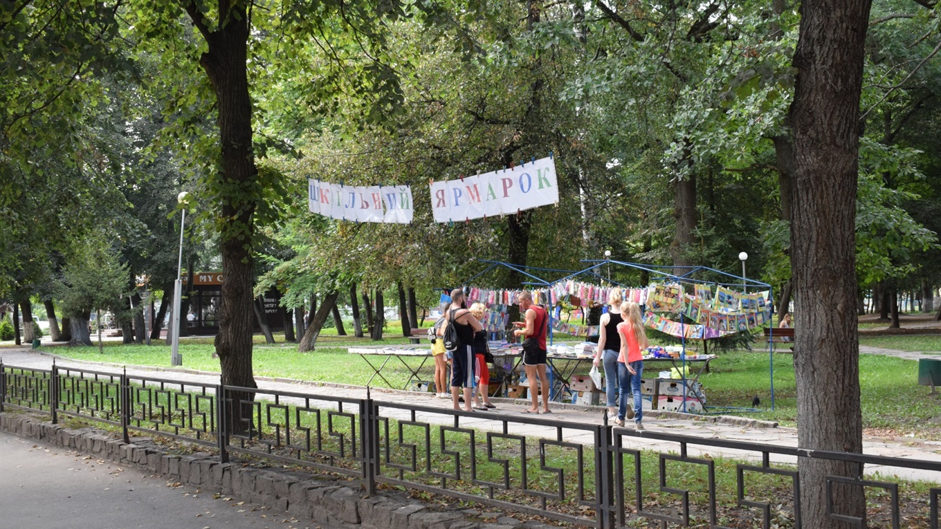 У Новограді відкрився шкільний ярмарок