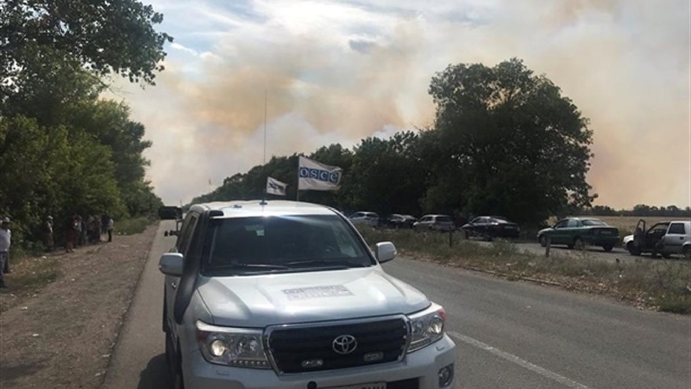 Через обстріли бойовиків вибухали міни поблизу КПВВ “Новотроїцьке”