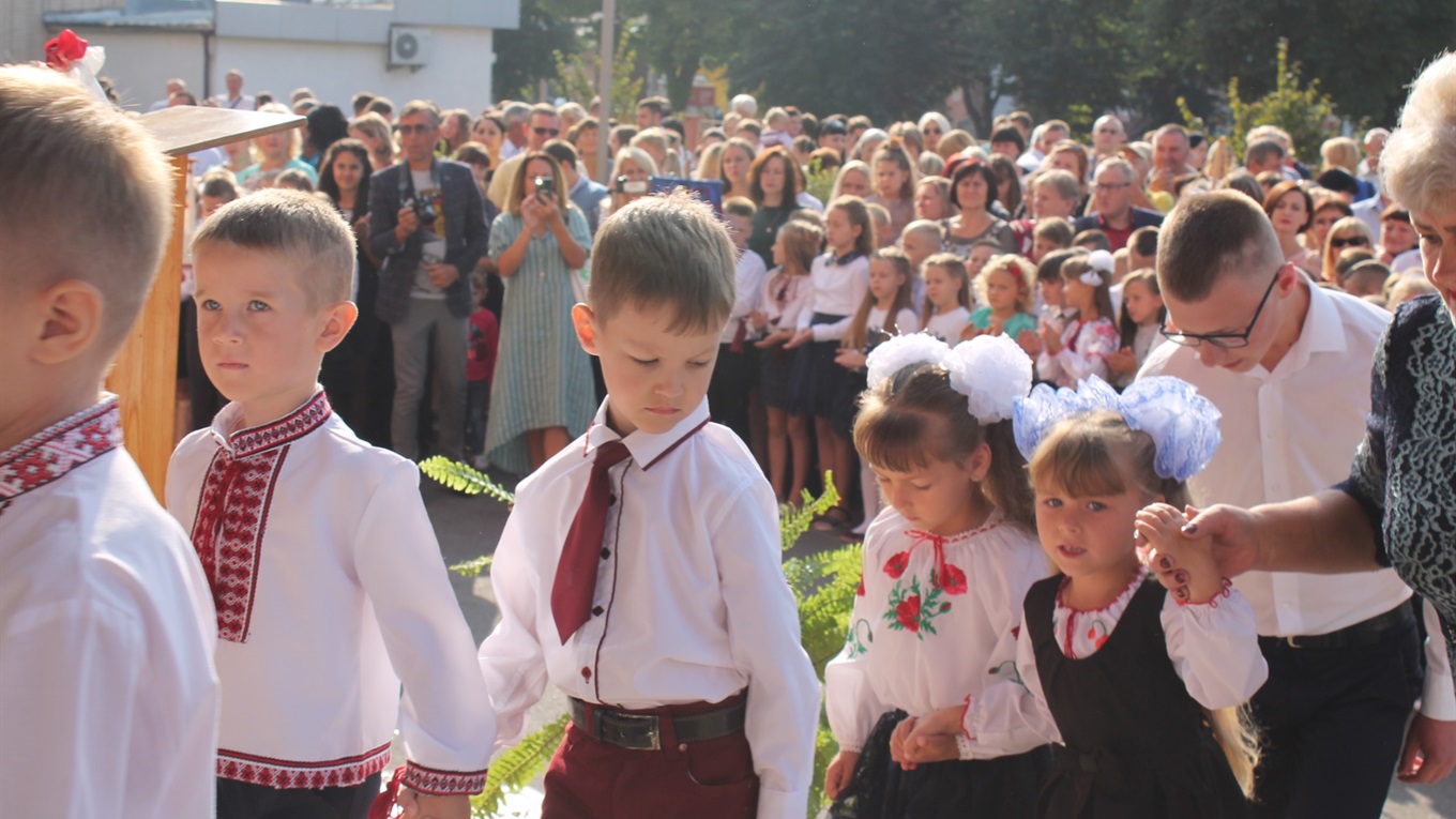 Дванадцятирічна освіта в Україні. Старокостянтинівці за чи проти?