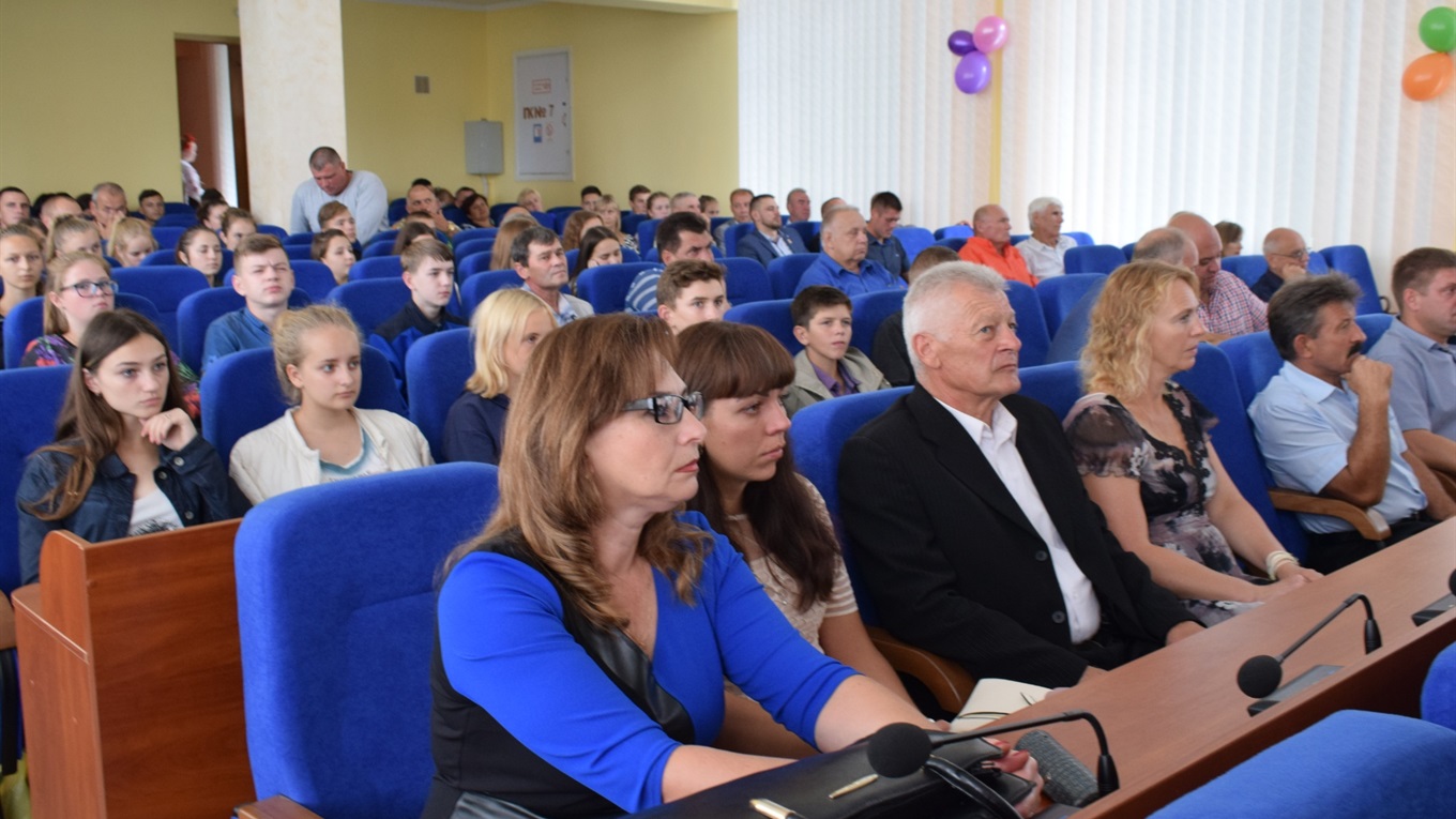 7 сертифікатів на спортивне обладнання, спортивний тренажер і кімоно: у Новограді вітали спортсменів