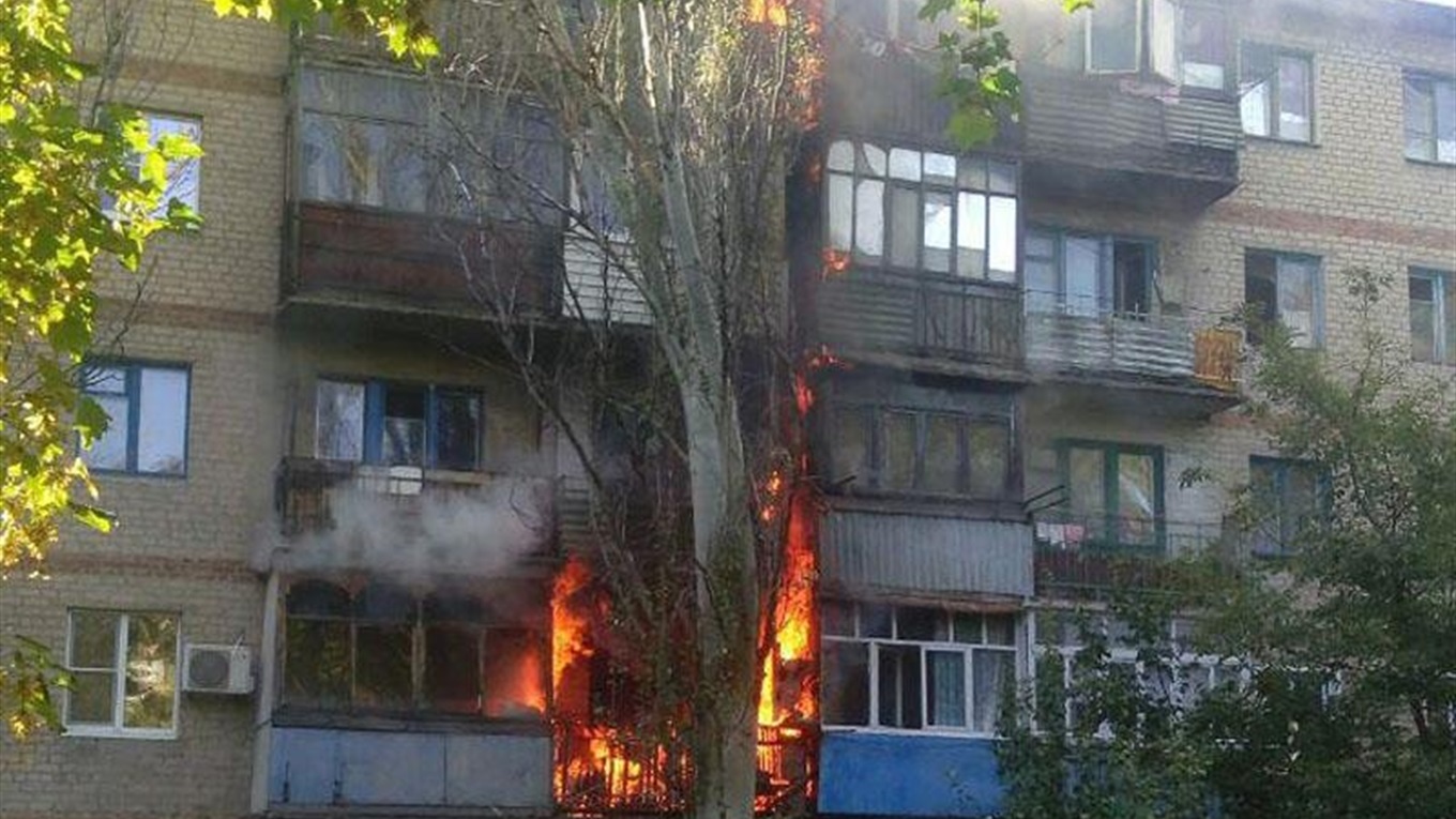 В Торецке горела пятиэтажка, людей удалось спасти